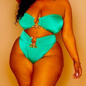 Prettylittlething Green Plus Size hammered trim bikini top(14) and bottom(16)